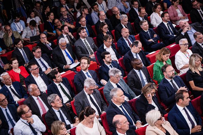 The government, along with numerous MPs, attend François Bayrou's presentation of the 2026 budget in Paris, July 15, 2025.